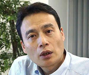 徳重  徹氏