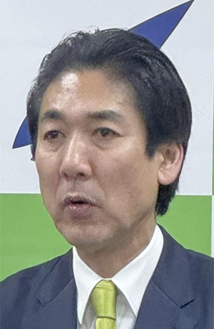 城内実